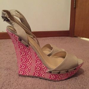 Shoedazzle 7.5 Nude Pink Strappy Wedges
